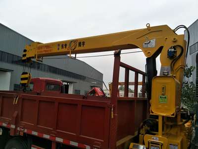 騰宇12噸隨車吊與后雙橋挖機(jī)拖車價(jià)格解析