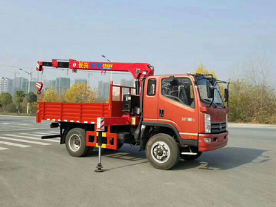 四驅越野凱馬隨車吊 配置解析與市場報價參考